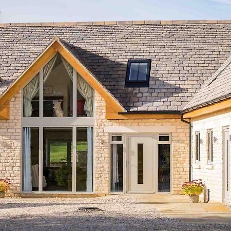 Flynn'S Barn Villa Aylworth Екстериор снимка