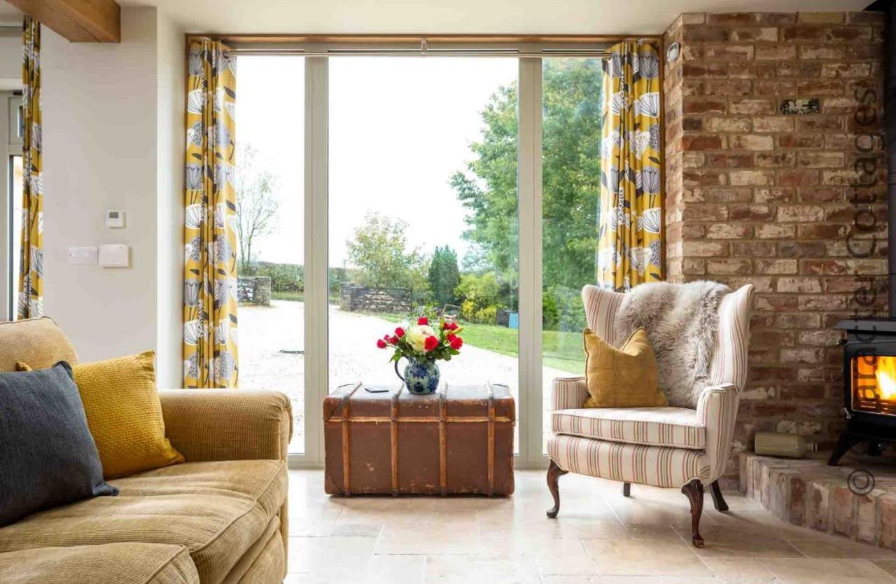 Flynn'S Barn Villa Aylworth Екстериор снимка