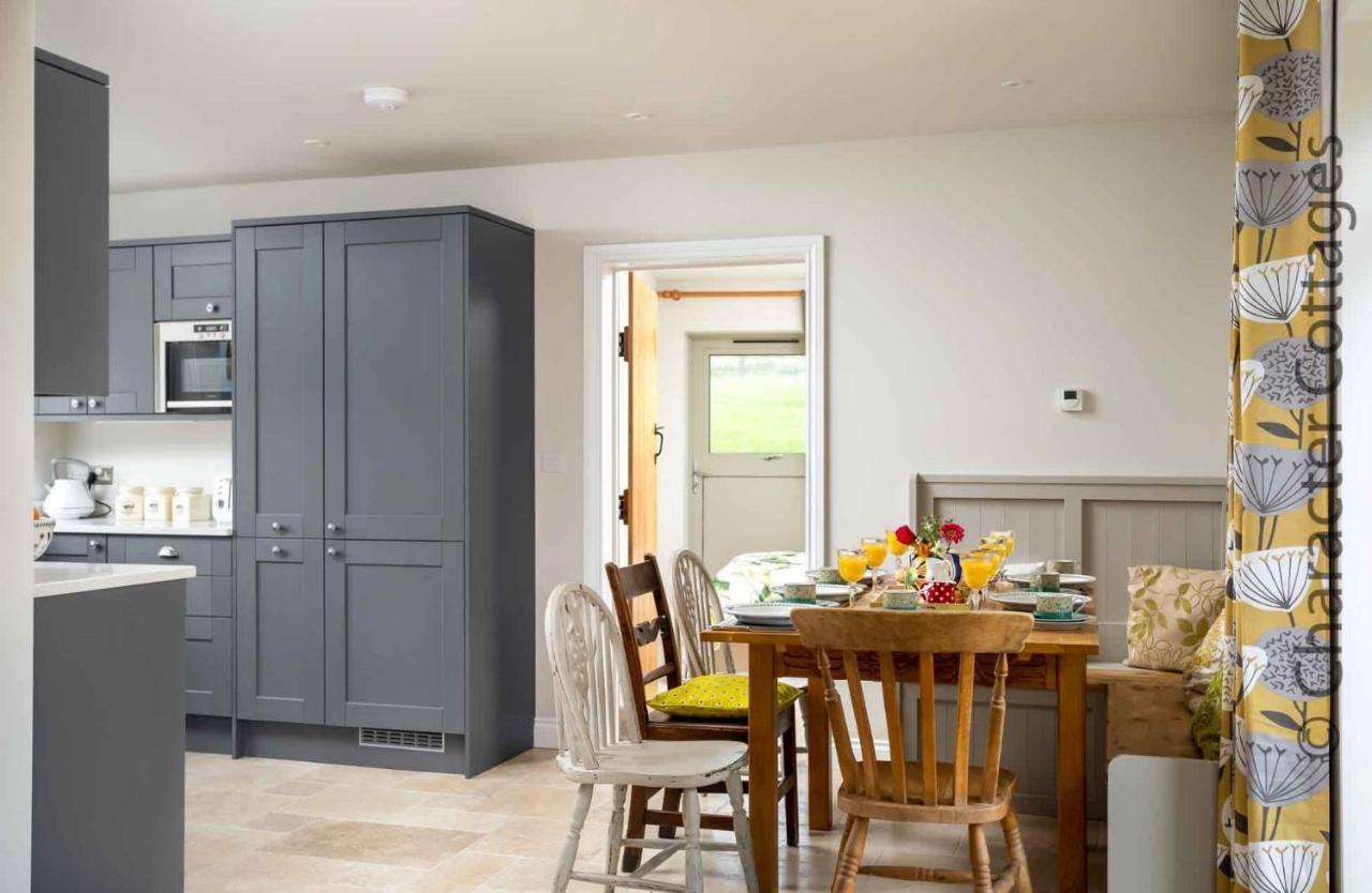 Flynn'S Barn Villa Aylworth Екстериор снимка