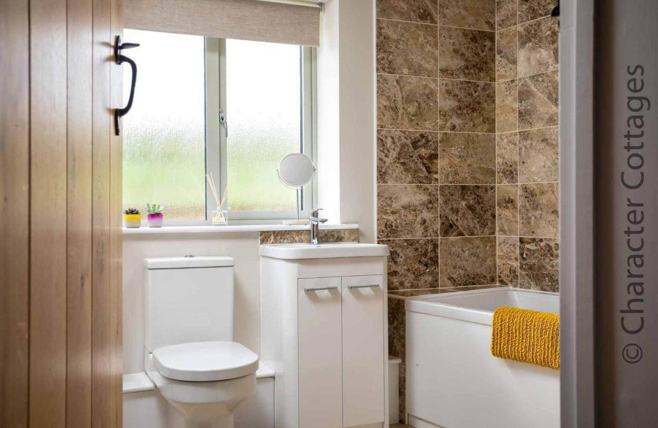 Flynn'S Barn Villa Aylworth Екстериор снимка