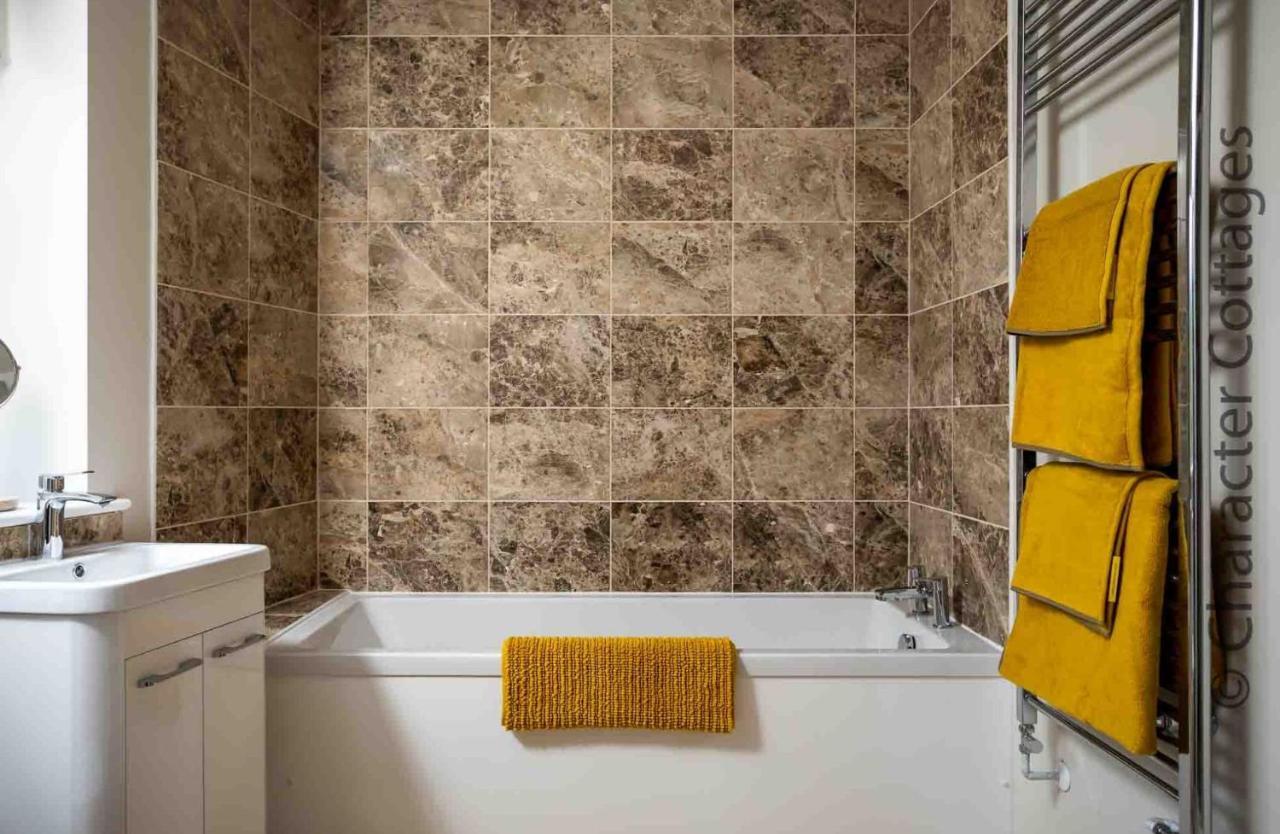Flynn'S Barn Villa Aylworth Екстериор снимка