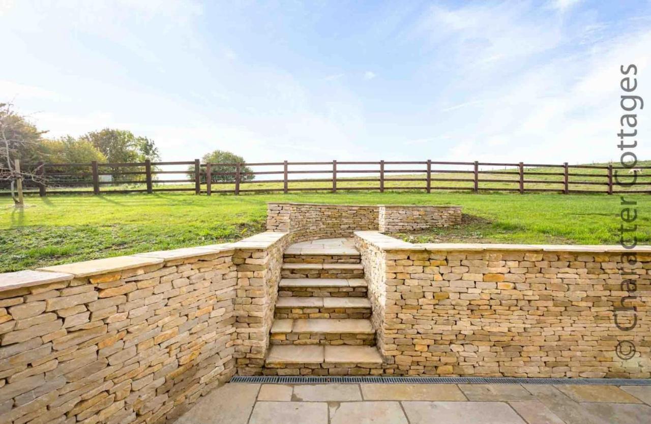 Flynn'S Barn Villa Aylworth Екстериор снимка