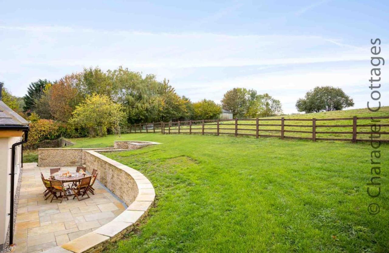 Flynn'S Barn Villa Aylworth Екстериор снимка