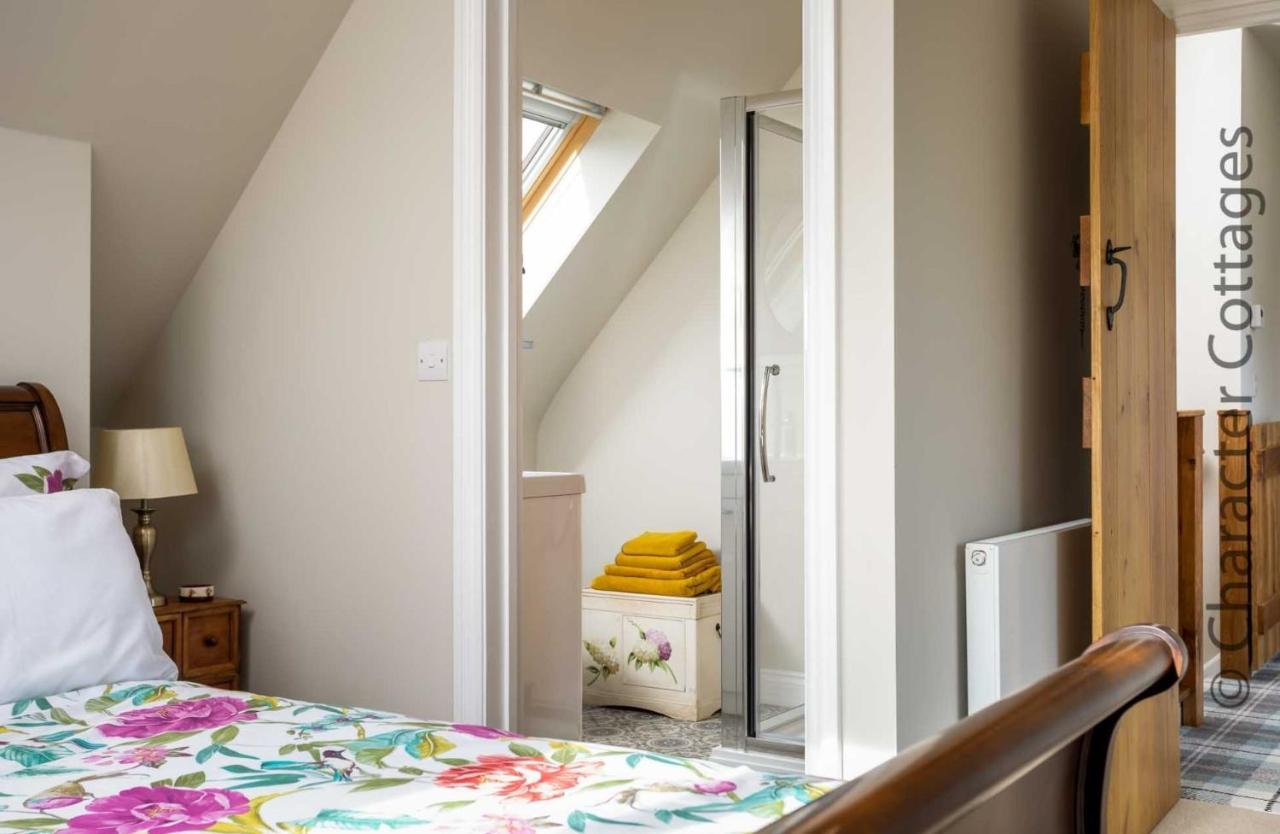 Flynn'S Barn Villa Aylworth Екстериор снимка