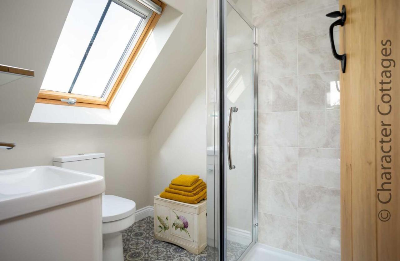Flynn'S Barn Villa Aylworth Екстериор снимка
