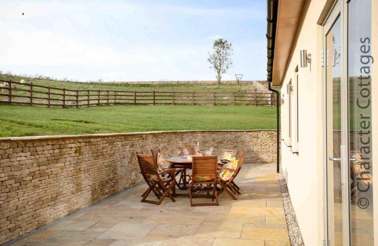 Flynn'S Barn Villa Aylworth Екстериор снимка
